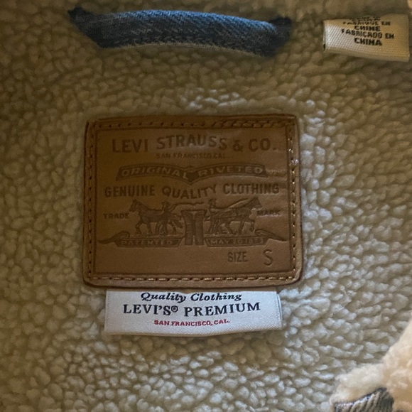 Levi's Disney Light Blue Denim Jacket with Cream Sherpa Lining size small Unisex - Picture 3 of 8